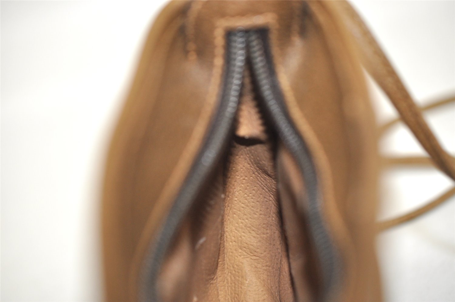 Authentic GUCCI GG Plus Shoulder Cross Body Bag Purse PVC Leather Brown 4202I