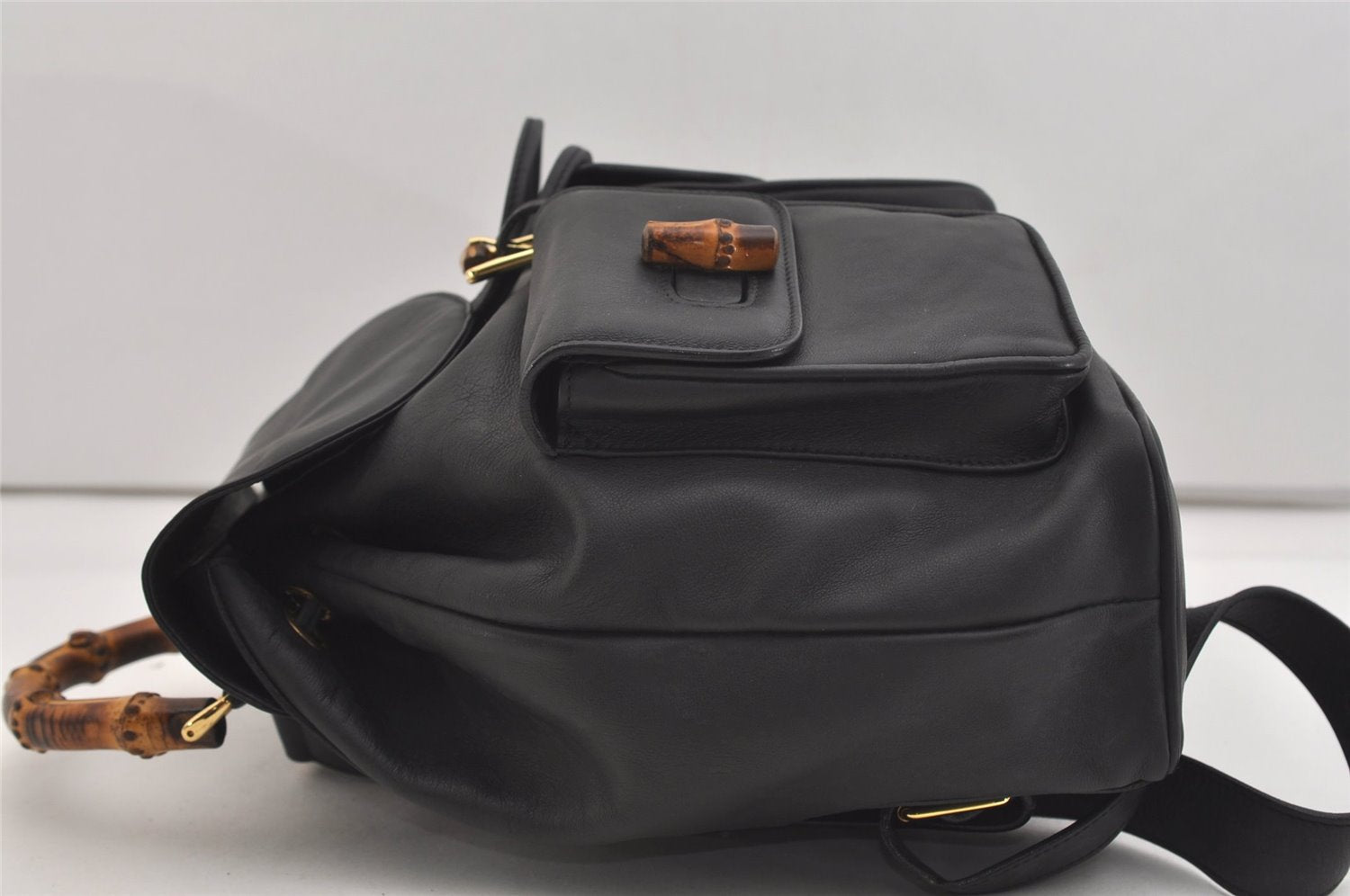 Authentic GUCCI Vintage Bamboo Drawstring Backpack Purse Leather Black 4207J