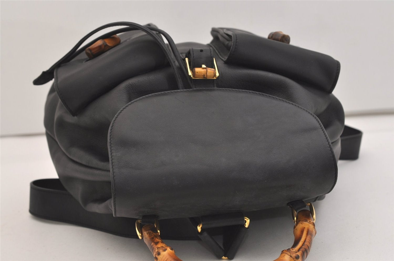 Authentic GUCCI Vintage Bamboo Drawstring Backpack Purse Leather Black 4207J