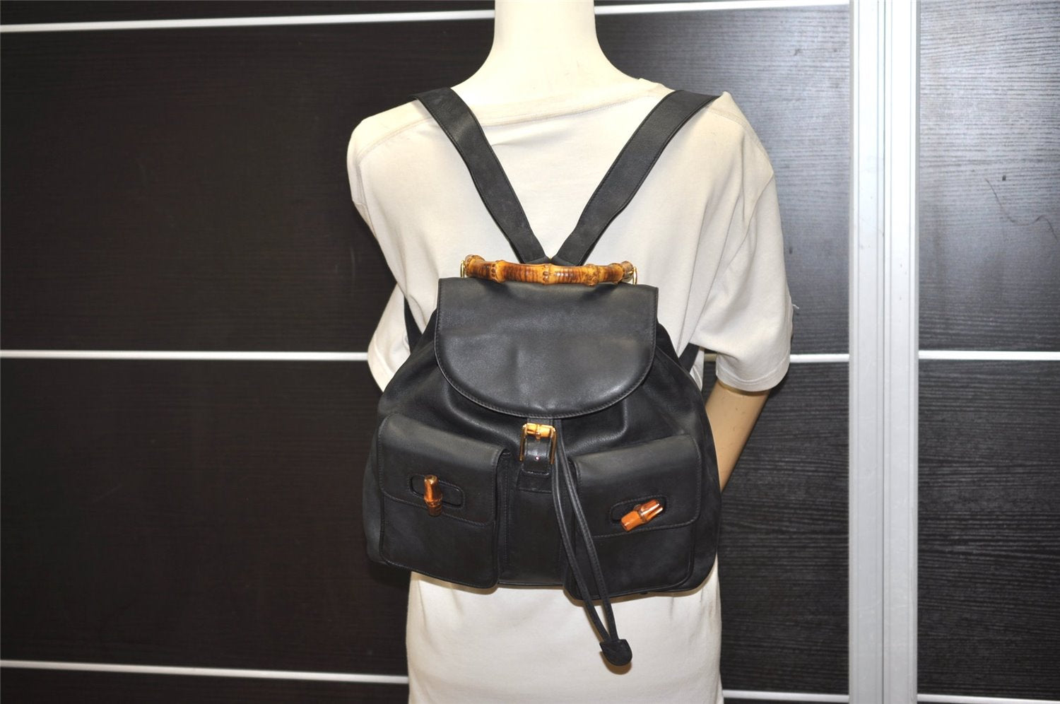 Authentic GUCCI Vintage Bamboo Drawstring Backpack Purse Leather Black 4207J