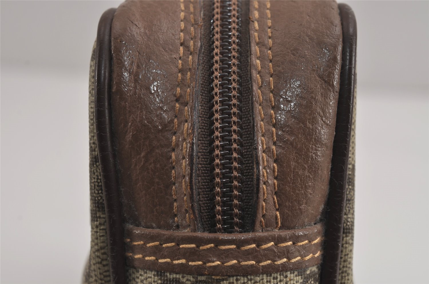 Authentic GUCCI Vintage Clutch Hand Bag Purse GG PVC Leather Brown 4210J