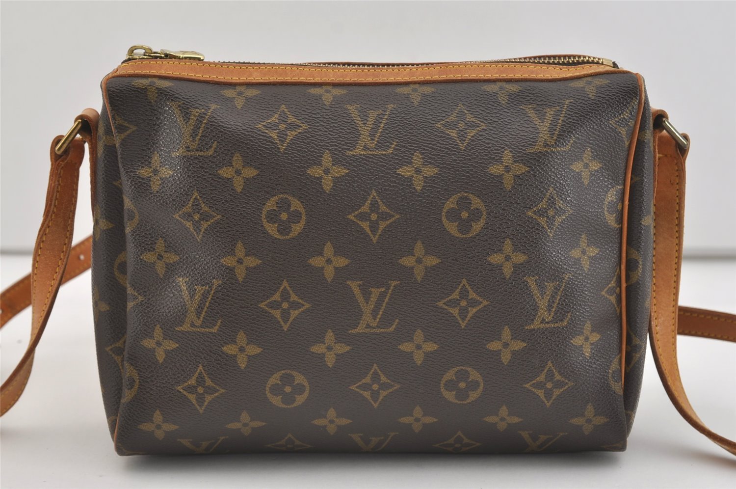 Authentic Louis Vuitton Monogram Tulleries PM Shoulder Cross Bag Old Model 4222J
