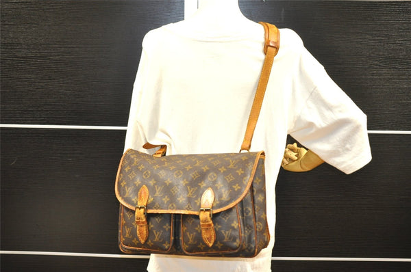 Authentic Louis Vuitton Monogram Sac Bazas Shoulder Cross Bag M99013 LV 4236I