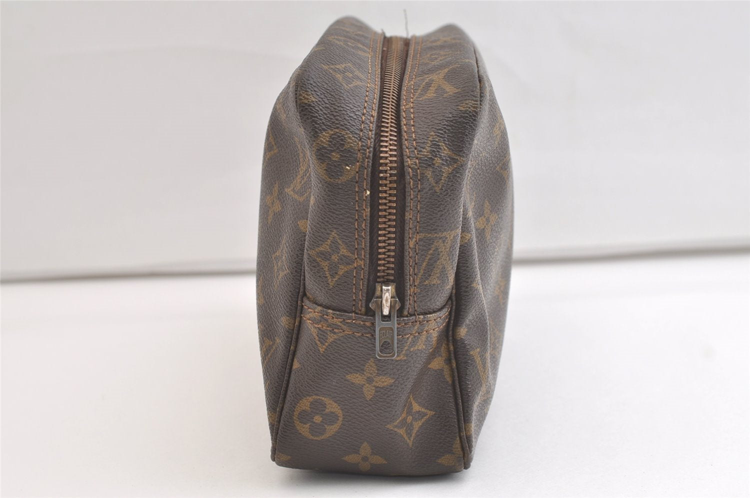 Auth Louis Vuitton Monogram Trousse Toilette 28 Clutch Hand Bag Old Model 4236K