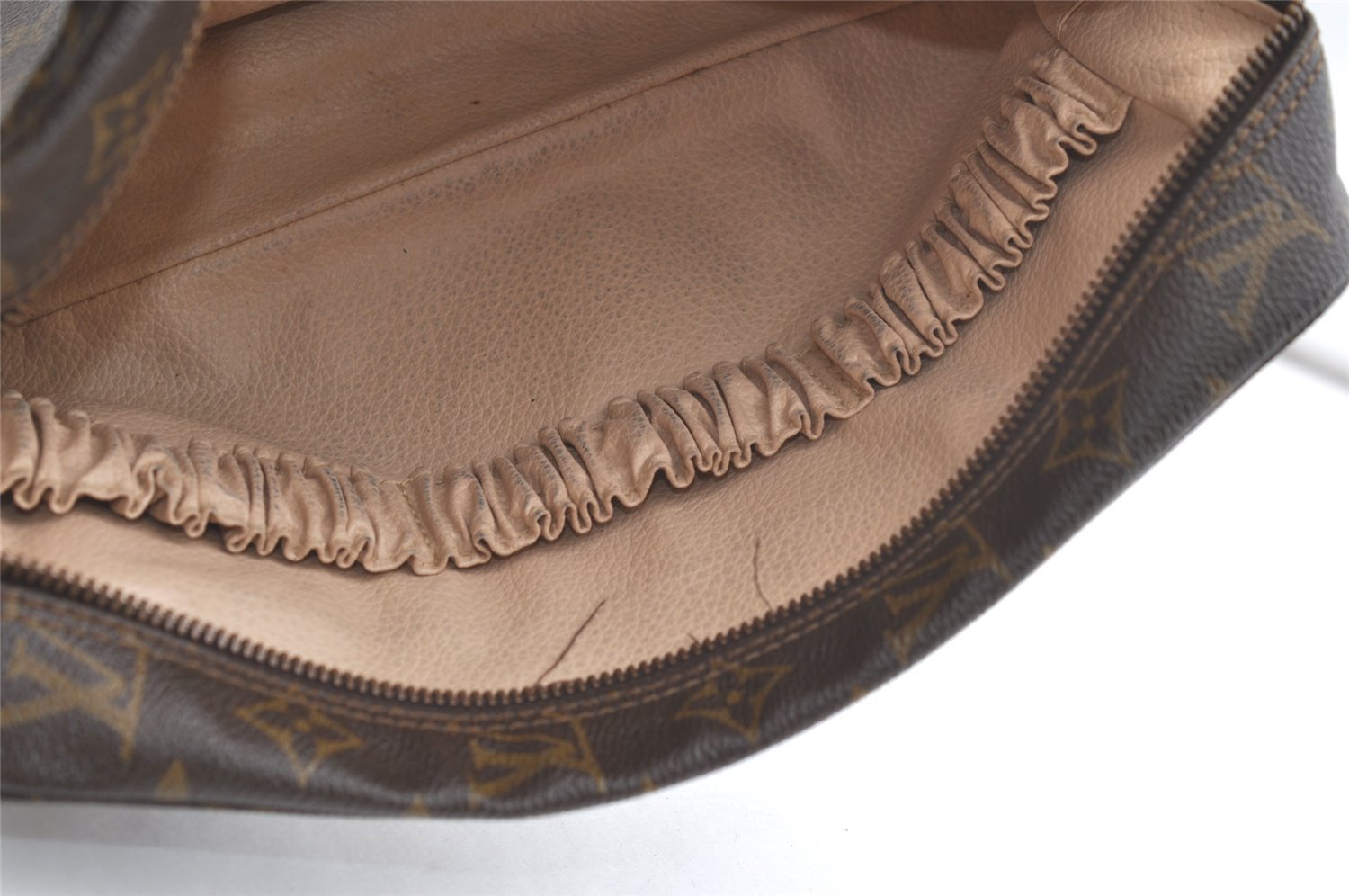 Auth Louis Vuitton Monogram Trousse Toilette 28 Clutch Hand Bag Old Model 4236K