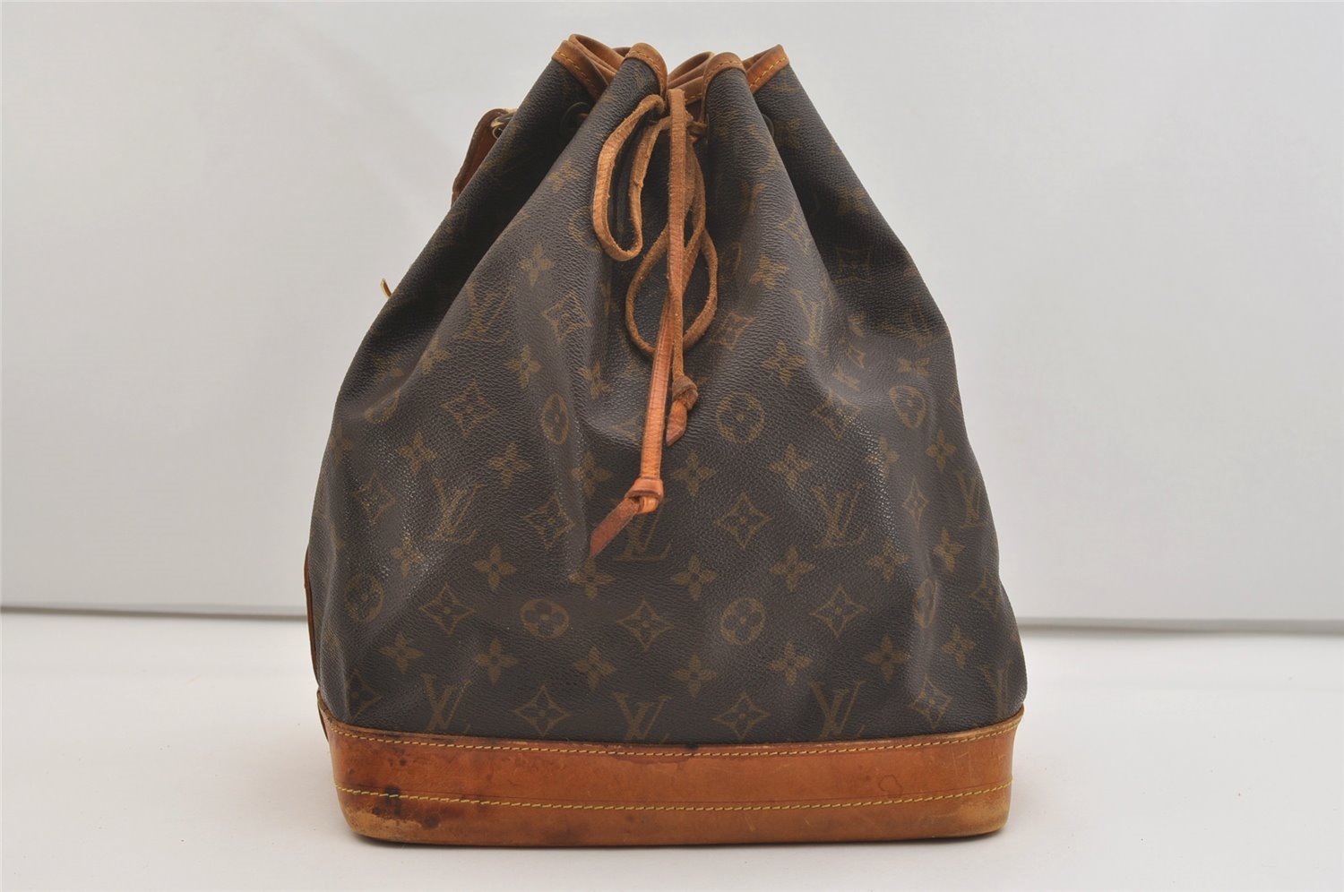 Authentic Louis Vuitton Monogram Noe Shoulder Drawstring Bag M42224 LV 4246J