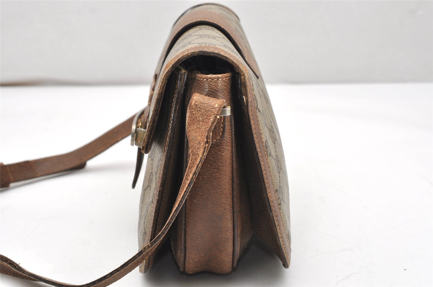 Authentic GUCCI Vintage Shoulder Cross Body Bag Purse GG PVC Leather Brown 4246K
