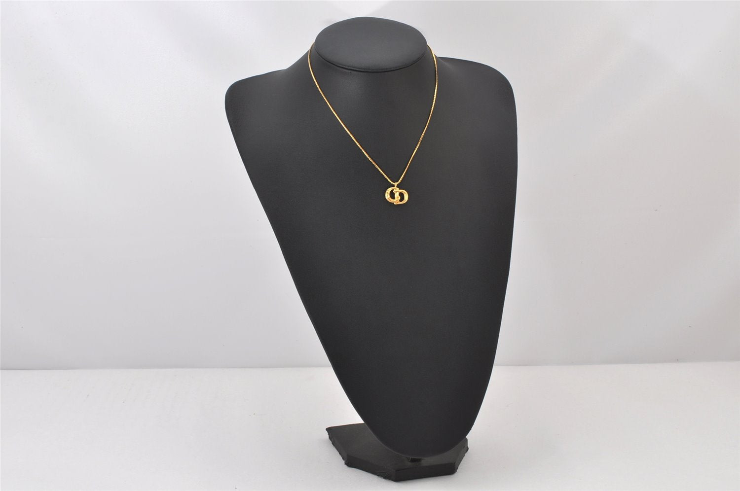 Authentic Christian Dior Gold Tone Chain Pendant Necklace CD 4252K