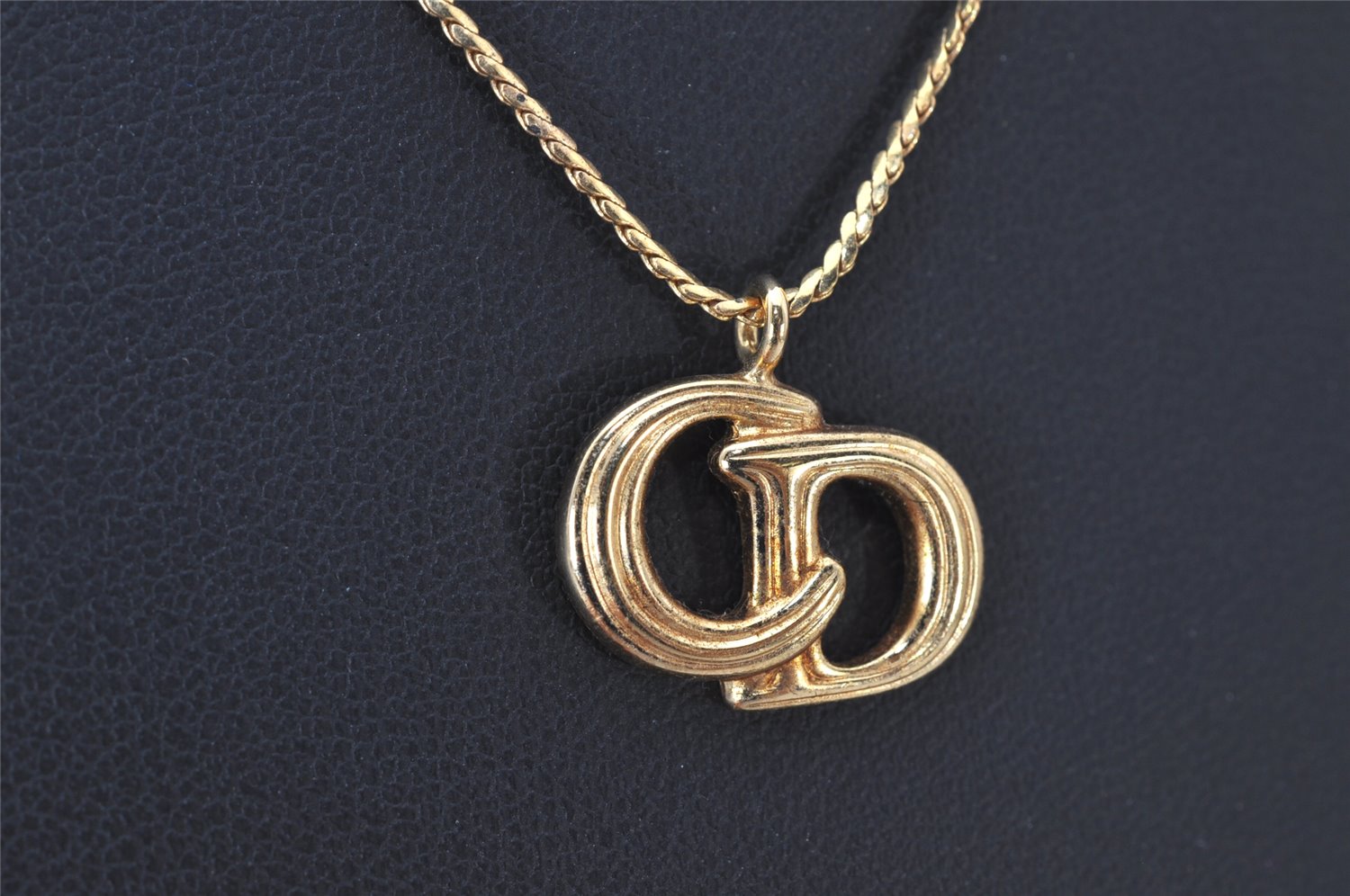 Authentic Christian Dior Gold Tone Chain Pendant Necklace CD 4252K