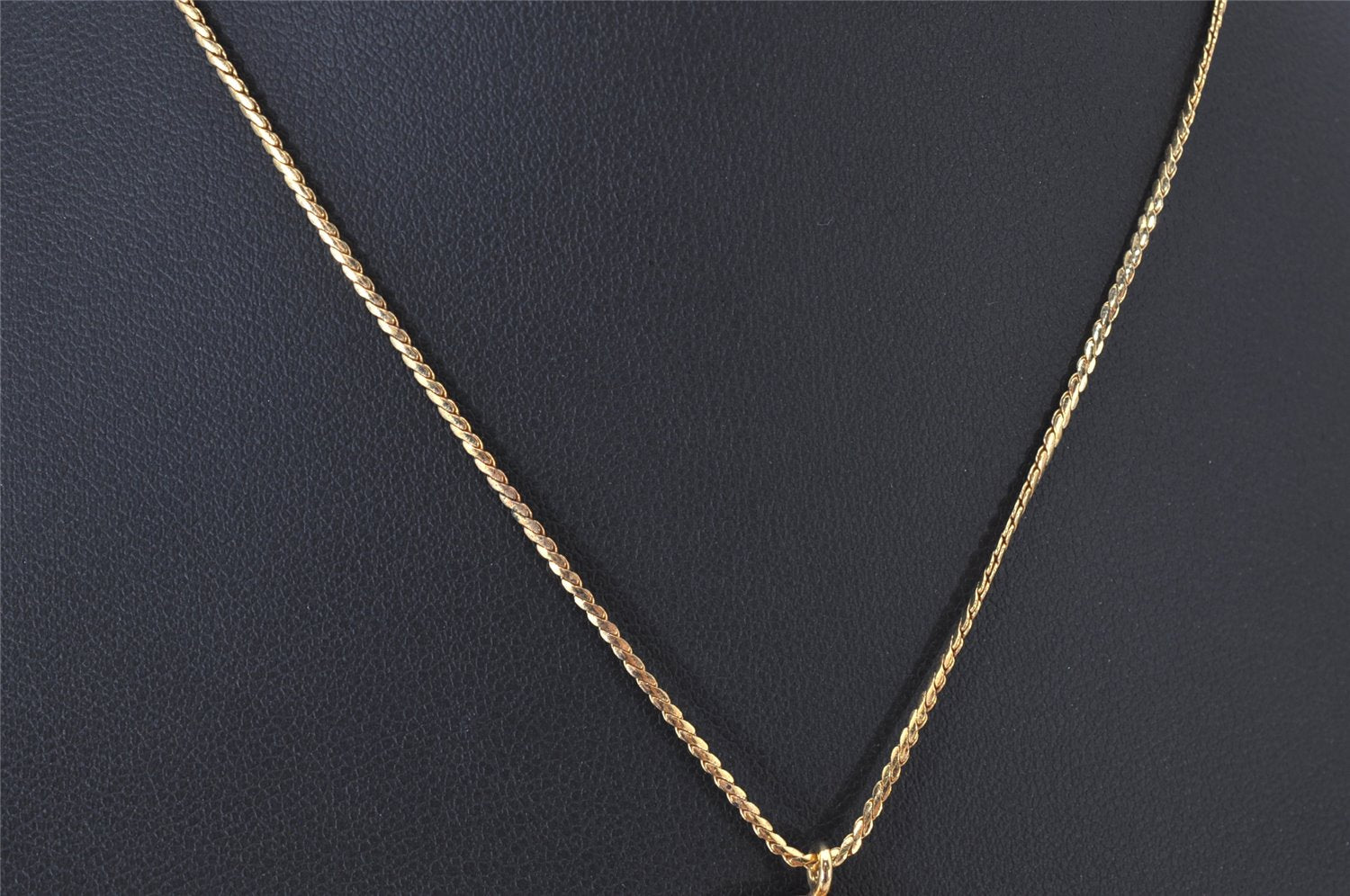 Authentic Christian Dior Gold Tone Chain Pendant Necklace CD 4252K