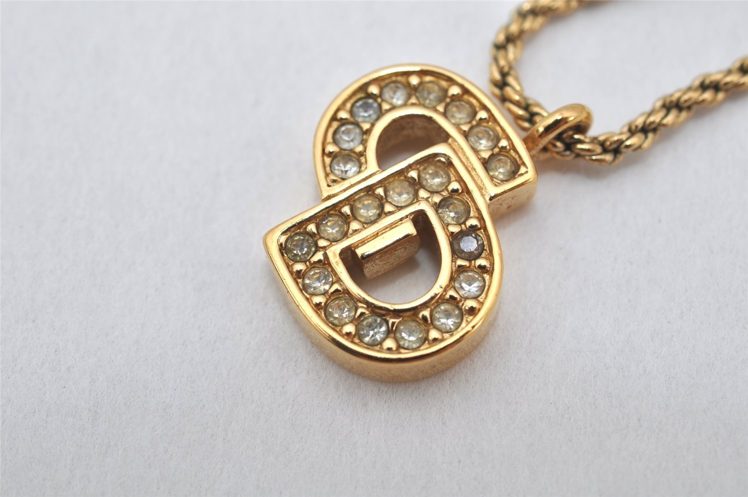 Authentic Christian Dior Gold Tone Chain Rhinestone Pendant Necklace CD 4254K