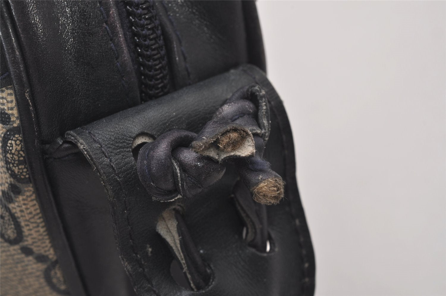 Authentic GUCCI Shoulder Cross Body Bag Purse GG PVC Leather Navy Blue 4255I