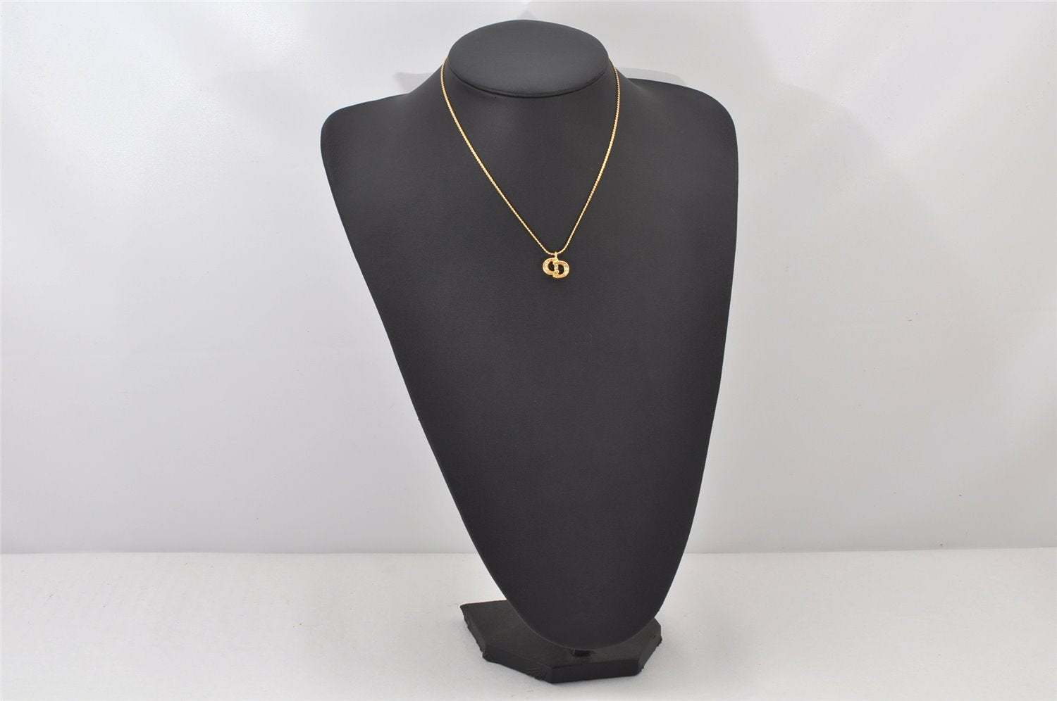 Authentic Christian Dior Gold Tone Rhinestone Chain Pendant Necklace CD 4256K