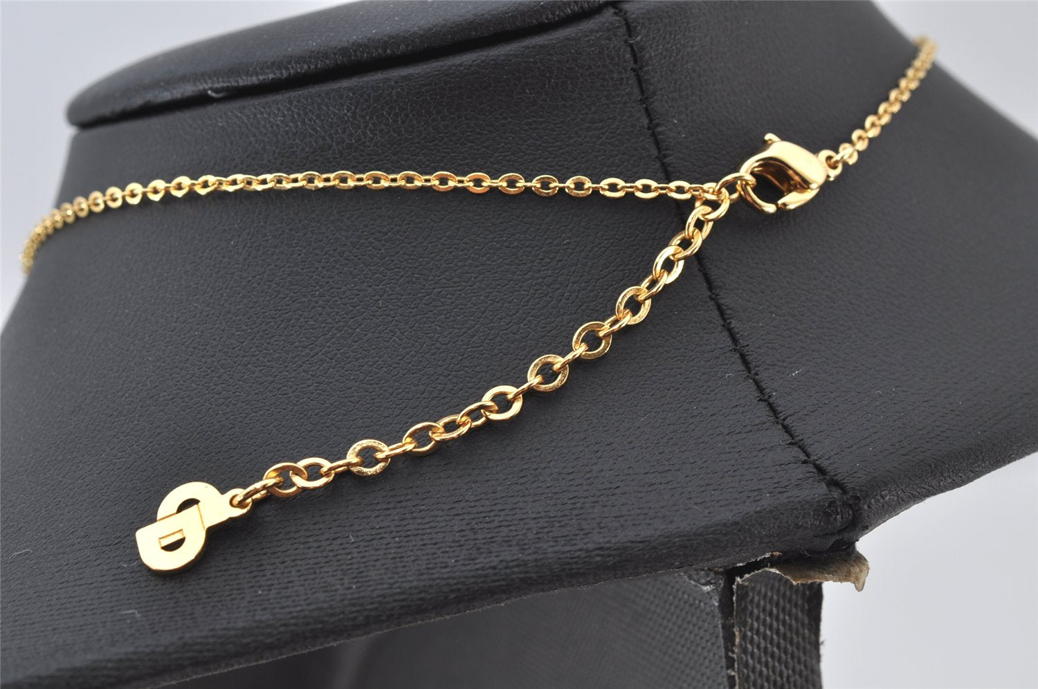 Authentic Christian Dior Gold Tone Chain Rhinestone Pendant Necklace CD 4257K