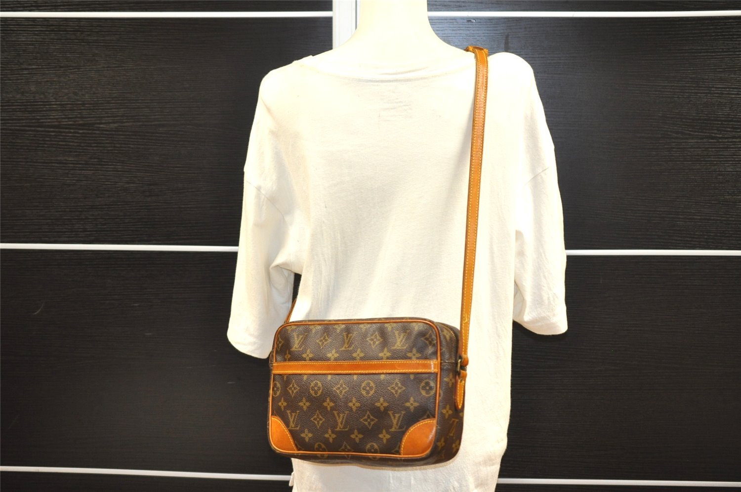 Authentic Louis Vuitton Monogram Trocadero 27 Shoulder Cross Bag M51274 LV 4261I