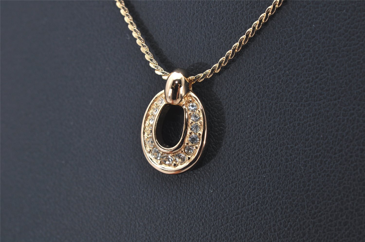 Authentic Christian Dior Gold Tone Rhinestone Chain Pendant Necklace Box 4262K