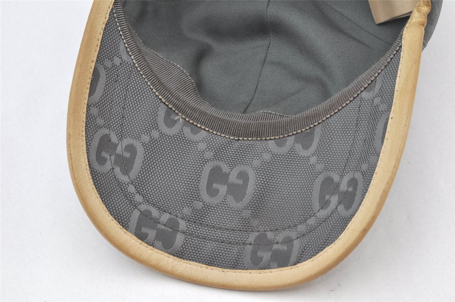 Authentic GUCCI OFF THE GLID Cap GG Nylon Leather Size L 627114 Gray 4267K