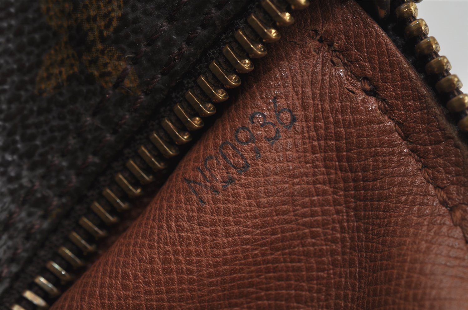 Authentic Louis Vuitton Monogram Papillon 30 Hand Bag Old Model LV 4270J