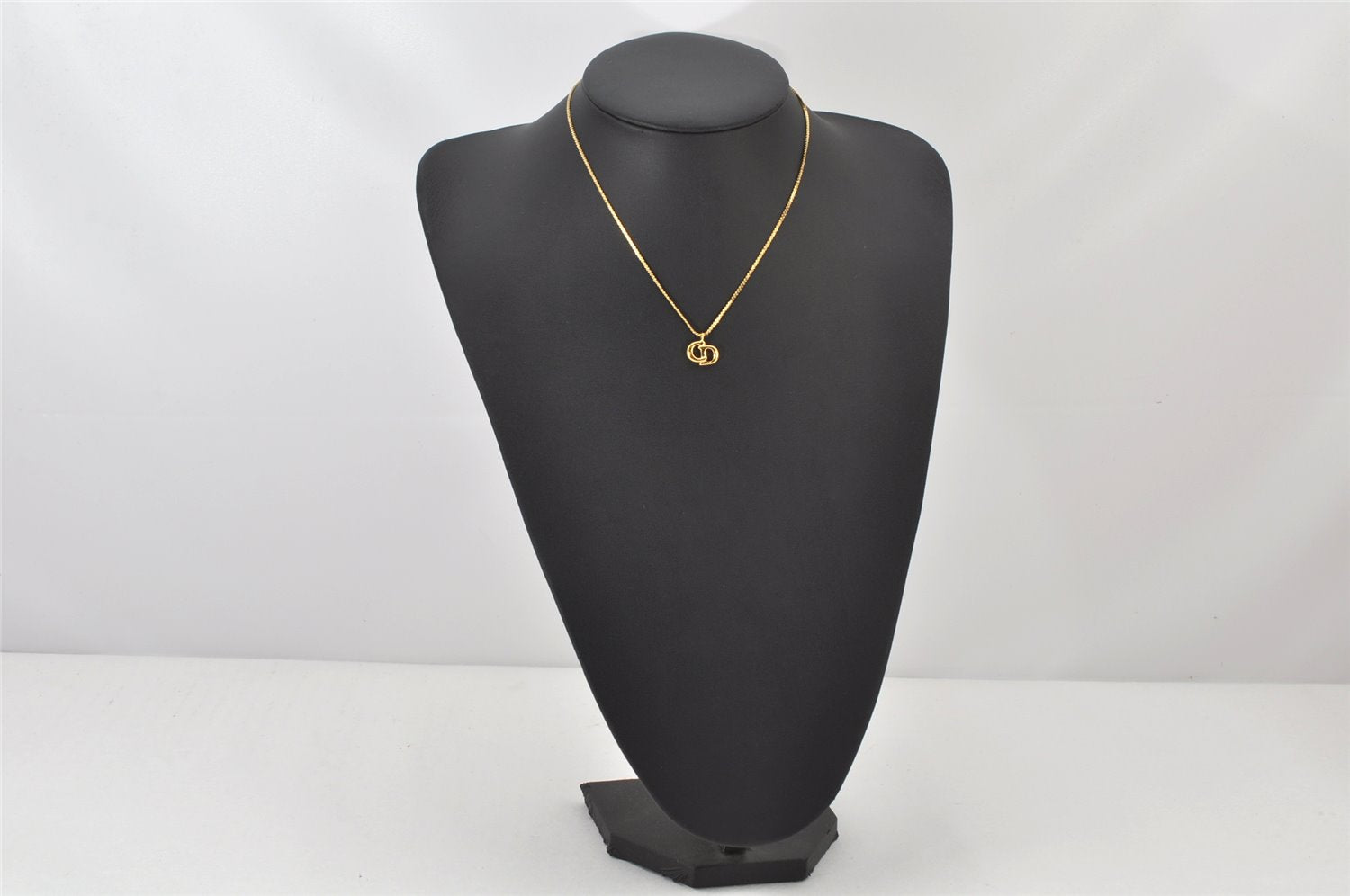 Authentic Christian Dior Gold Tone Chain Pendant Necklace CD 4276K