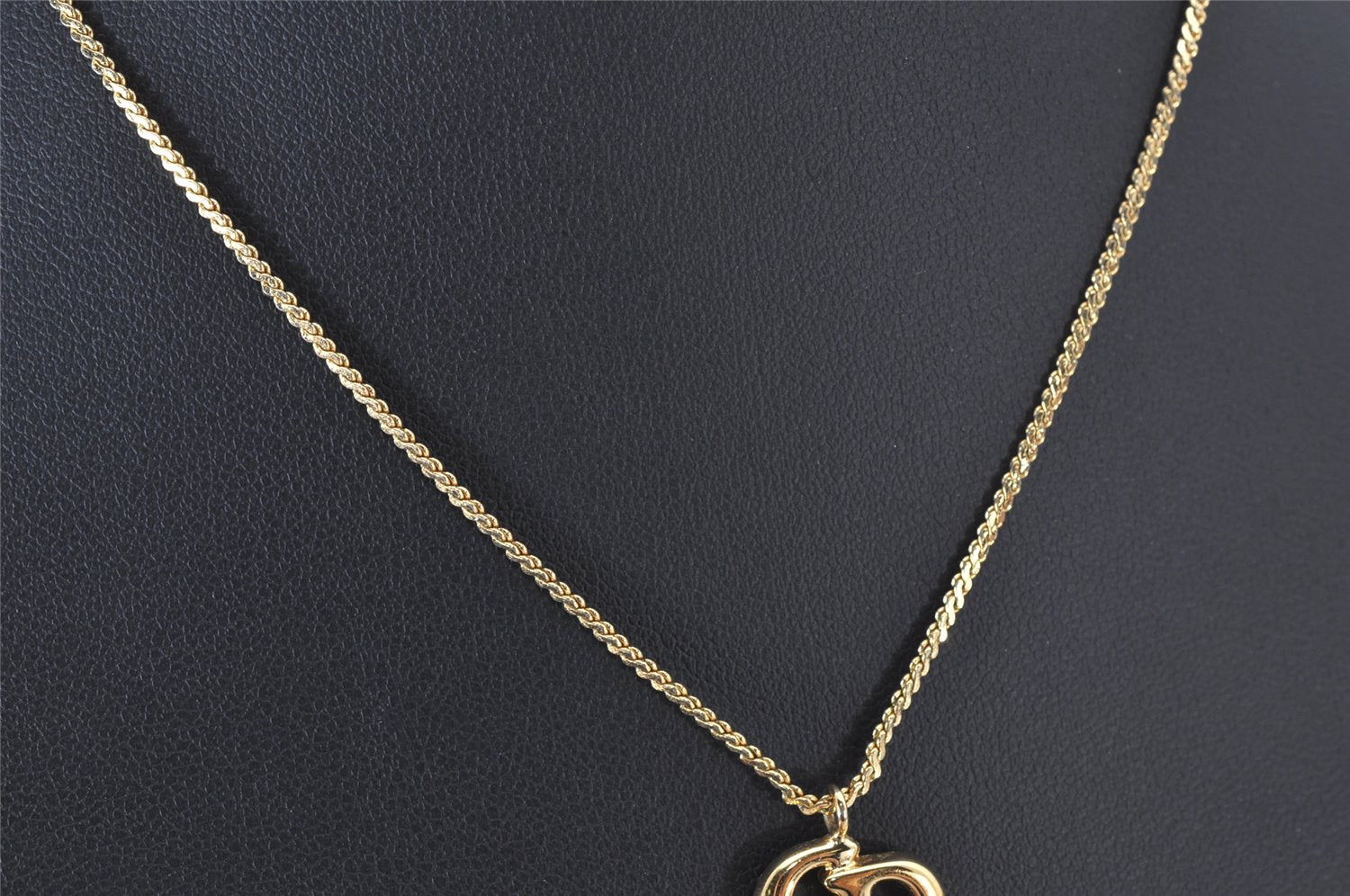 Authentic Christian Dior Gold Tone Chain Pendant Necklace CD 4276K