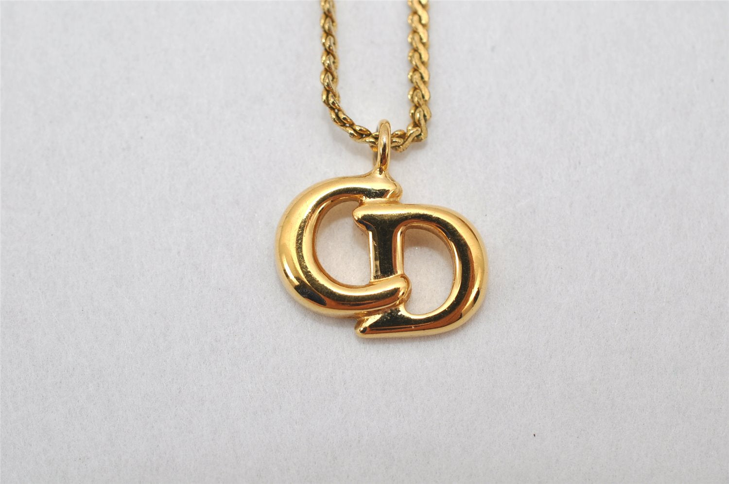 Authentic Christian Dior Gold Tone Chain Pendant Necklace CD 4276K