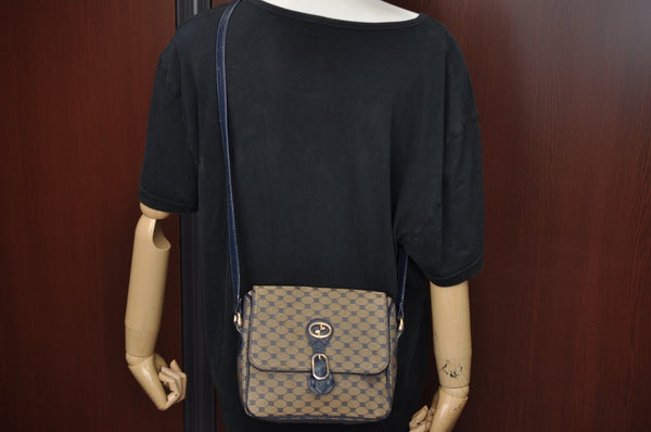 Authentic GUCCI Vintage Shoulder Cross Body Bag Purse Canvas Leather Navy 4284H