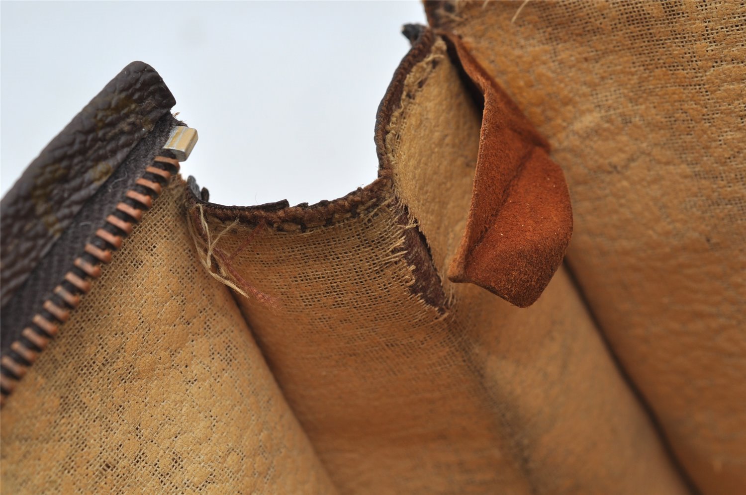 Auth Louis Vuitton Monogram Poche Toilette 26 Cosmetics Pouch Old Model LV 4289I