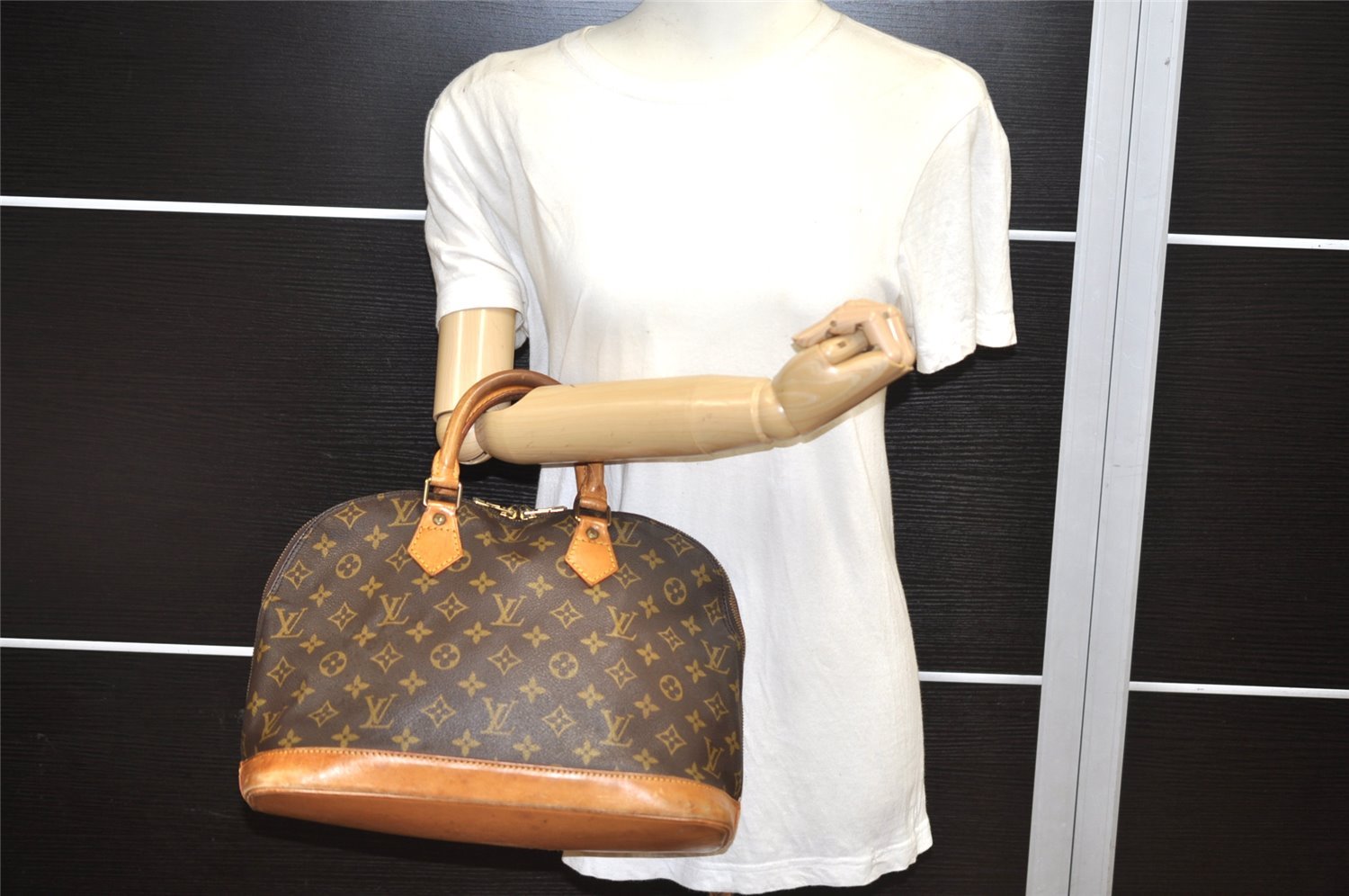 Authentic Louis Vuitton Monogram Alma Hand Bag Purse M51130 LV 4294K