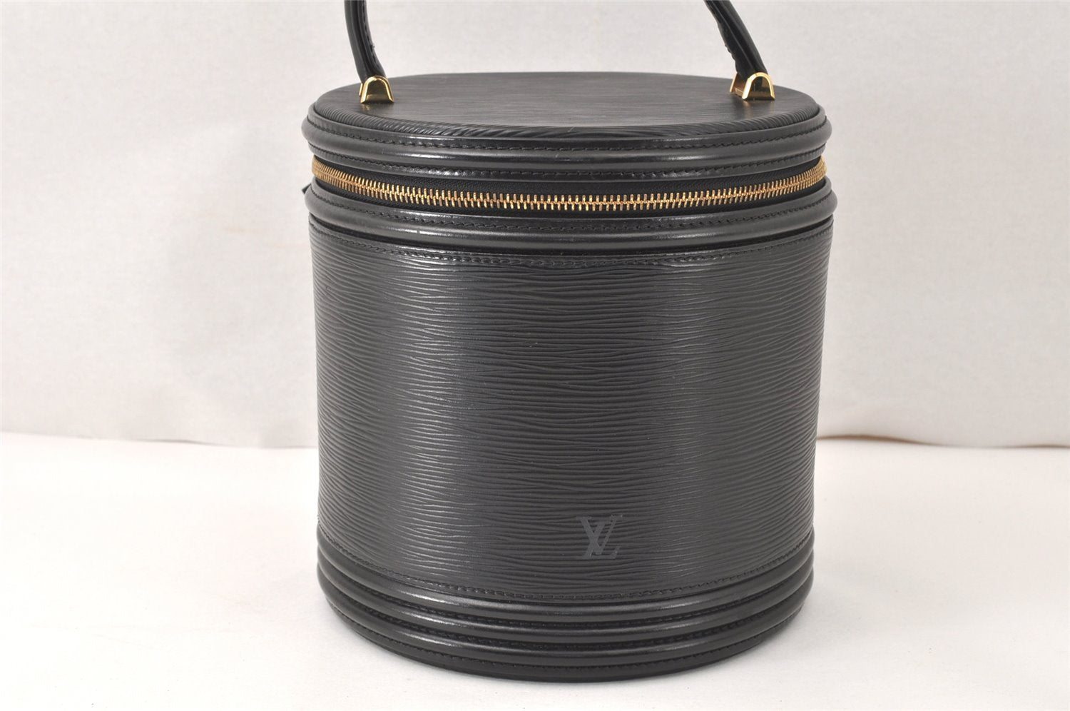 Authentic Louis Vuitton Epi Cannes Cosmetic Hand Bag Purse Black M48032 LV 4301K