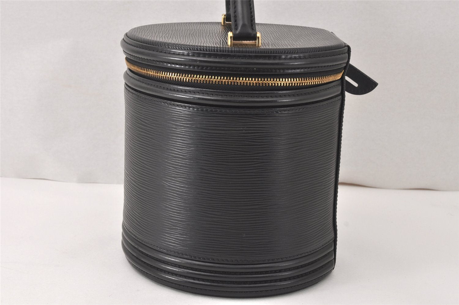 Authentic Louis Vuitton Epi Cannes Cosmetic Hand Bag Purse Black M48032 LV 4301K