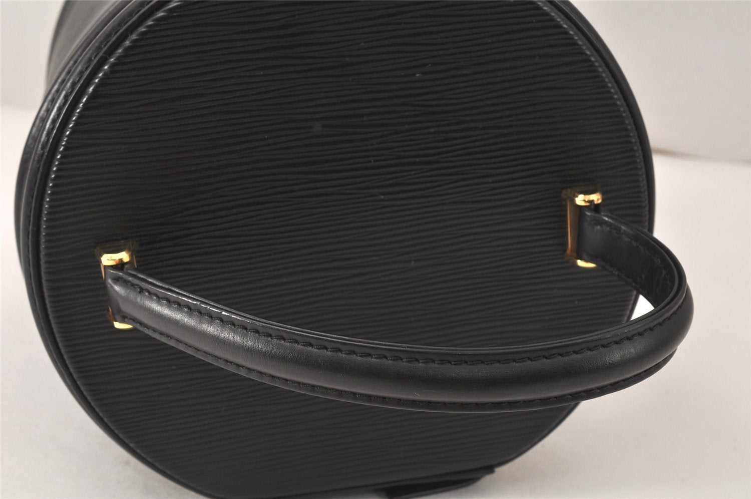 Authentic Louis Vuitton Epi Cannes Cosmetic Hand Bag Purse Black M48032 LV 4301K