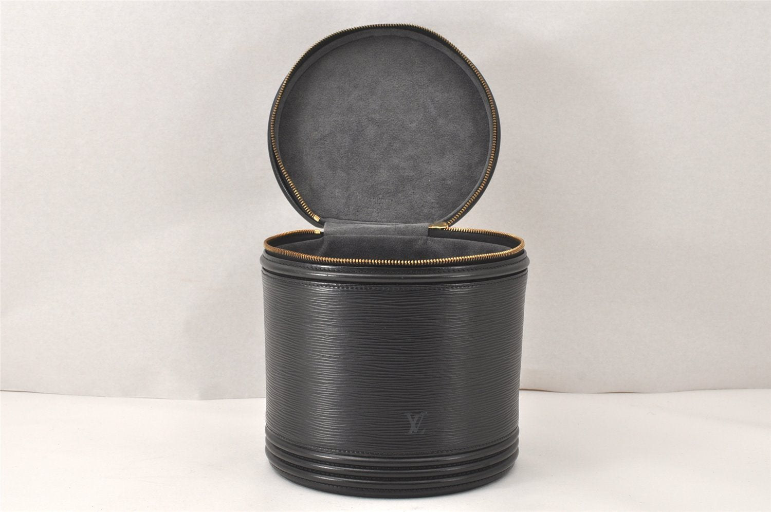 Authentic Louis Vuitton Epi Cannes Cosmetic Hand Bag Purse Black M48032 LV 4301K