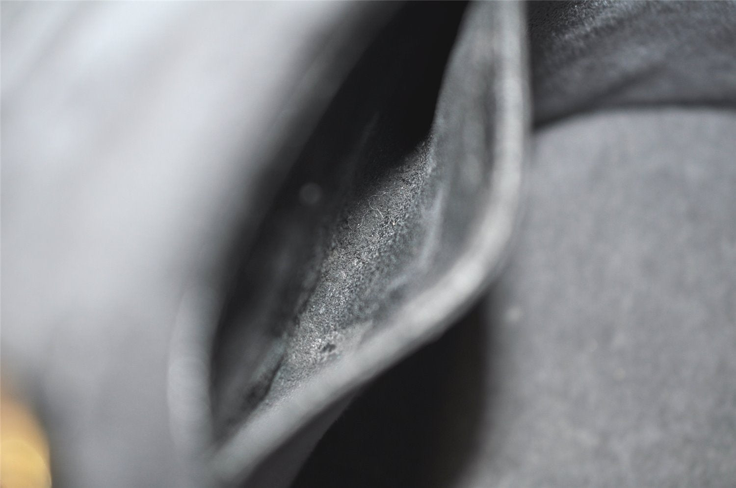 Authentic Louis Vuitton Epi Cannes Cosmetic Hand Bag Purse Black M48032 LV 4301K