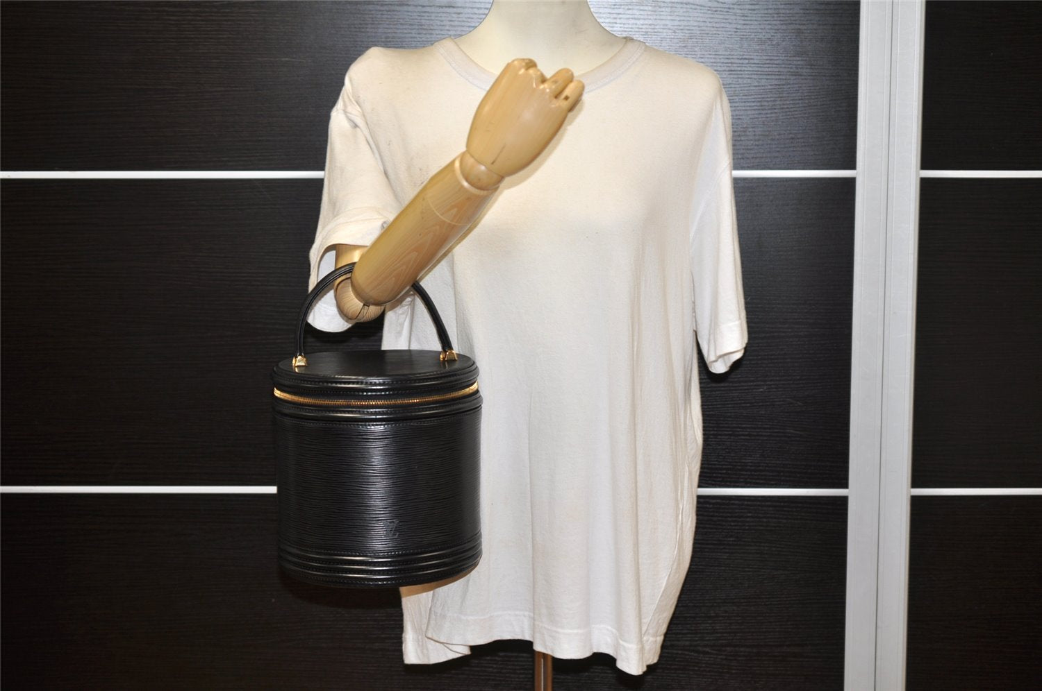 Authentic Louis Vuitton Epi Cannes Cosmetic Hand Bag Purse Black M48032 LV 4301K