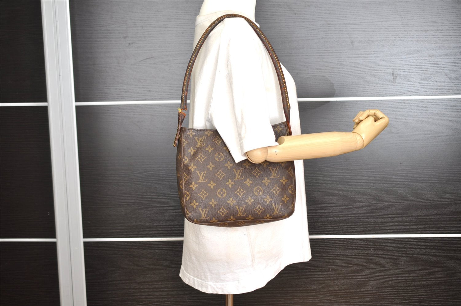Authentic Louis Vuitton Monogram Looping MM Shoulder Bag M51146 LV Junk 4303I