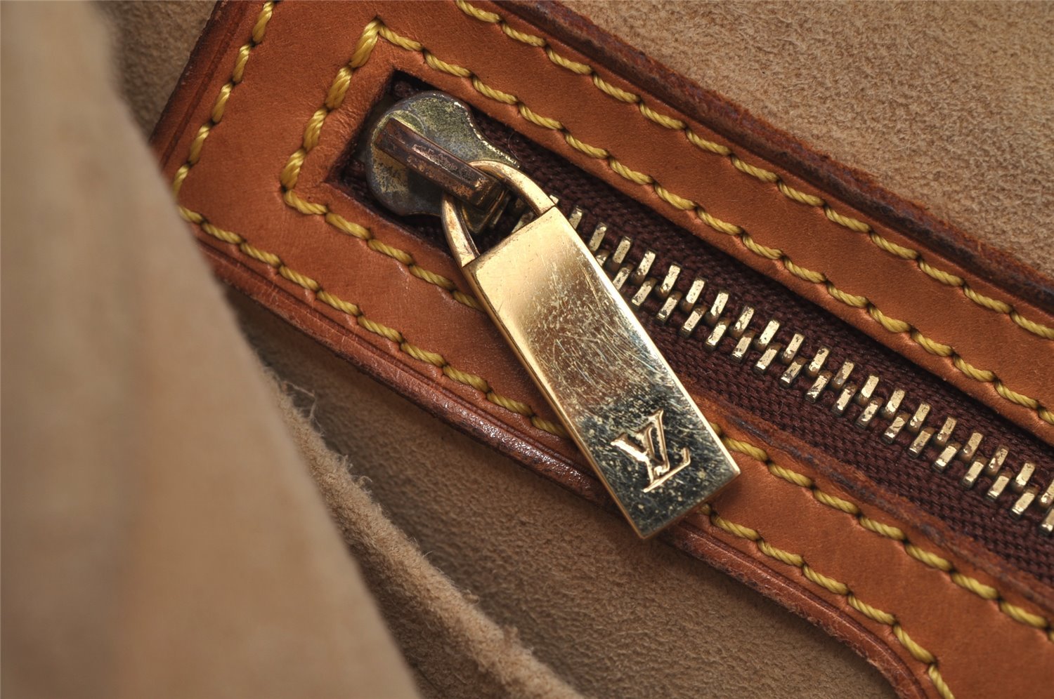 Authentic Louis Vuitton Monogram Looping MM Shoulder Bag M51146 LV 4307J