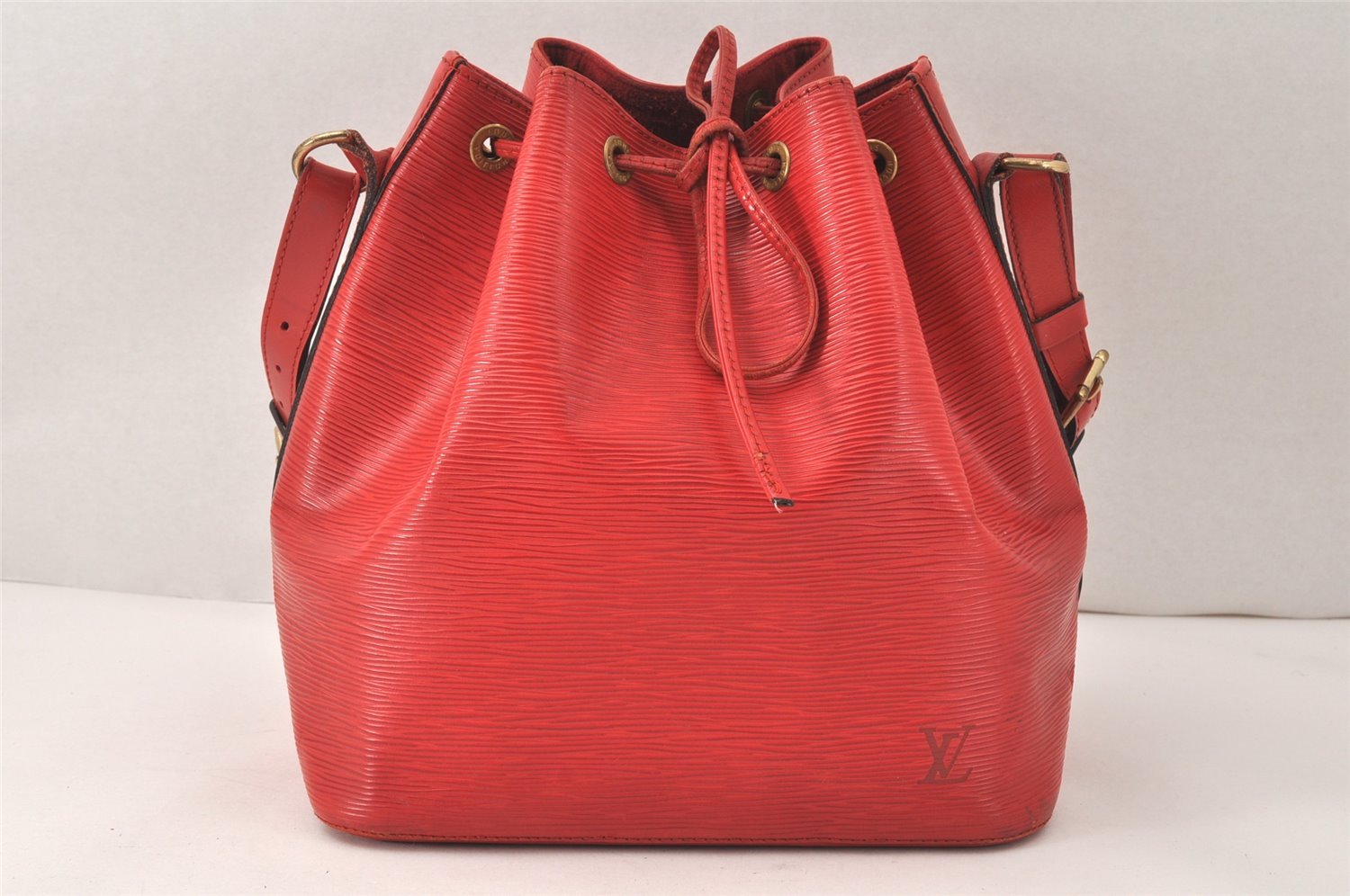 Authentic Louis Vuitton Epi Petit Noe Shoulder Drawstring Bag M44107 Red 4315K