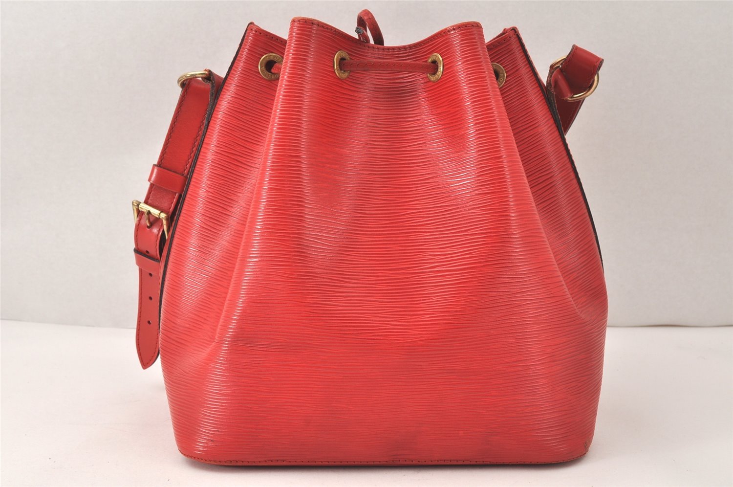 Authentic Louis Vuitton Epi Petit Noe Shoulder Drawstring Bag M44107 Red 4315K