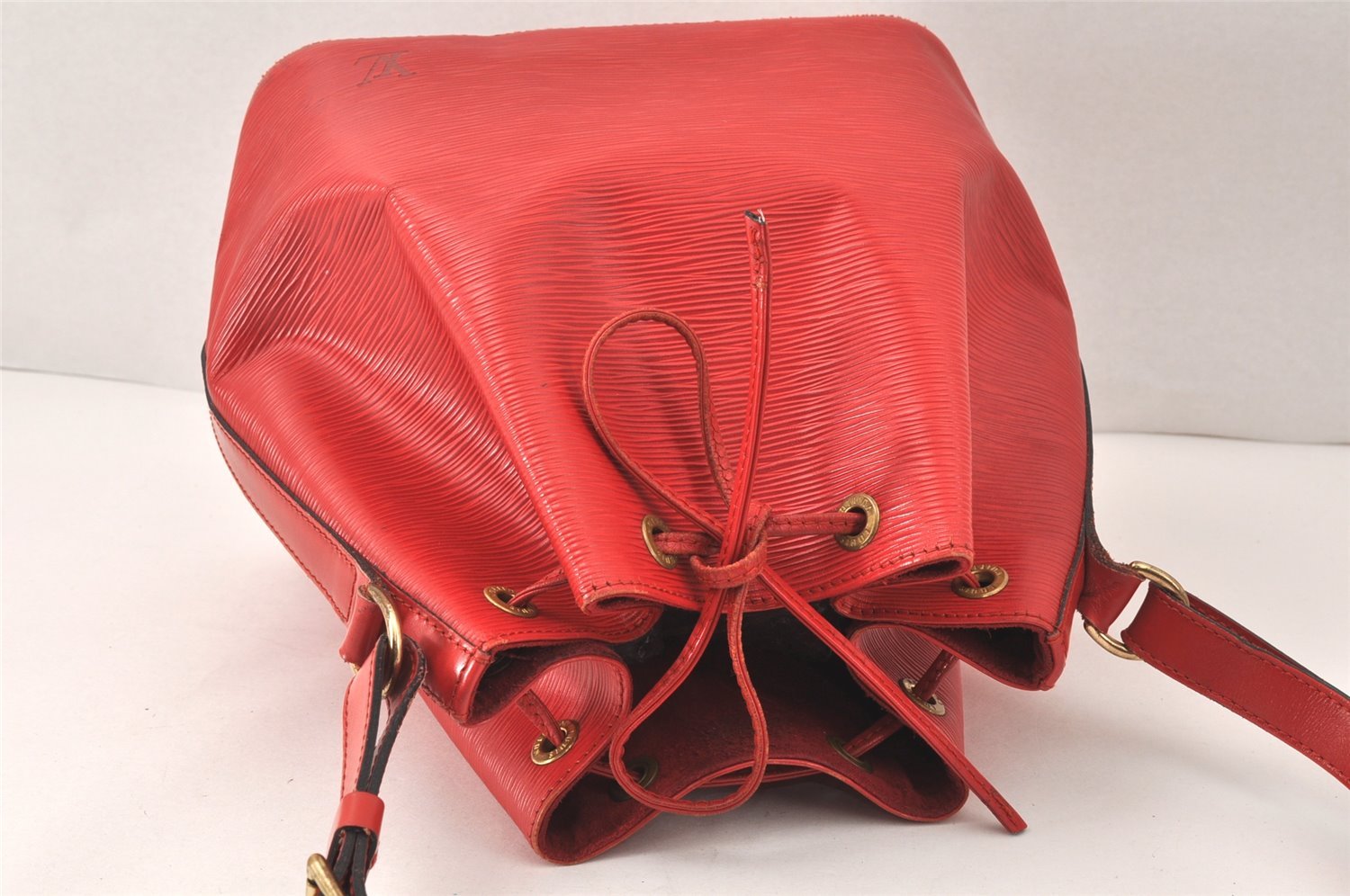 Authentic Louis Vuitton Epi Petit Noe Shoulder Drawstring Bag M44107 Red 4315K