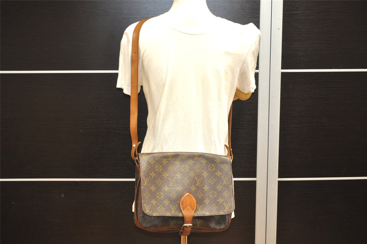 Authentic Louis Vuitton Monogram Cartouchiere GM Shoulder Bag Old Model 4318I