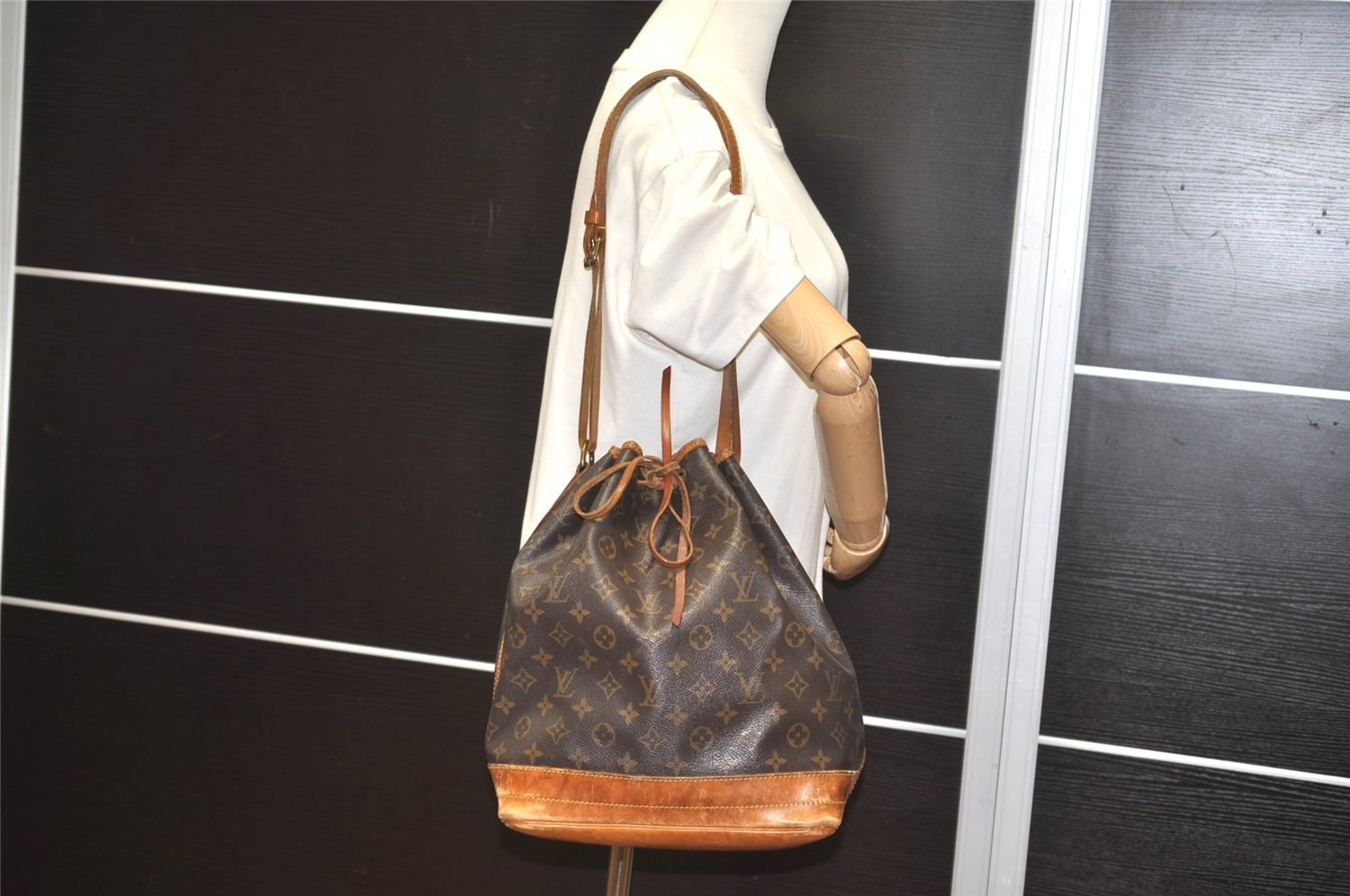 Authentic Louis Vuitton Monogram Noe Shoulder Drawstring Bag M42224 LV 4328I