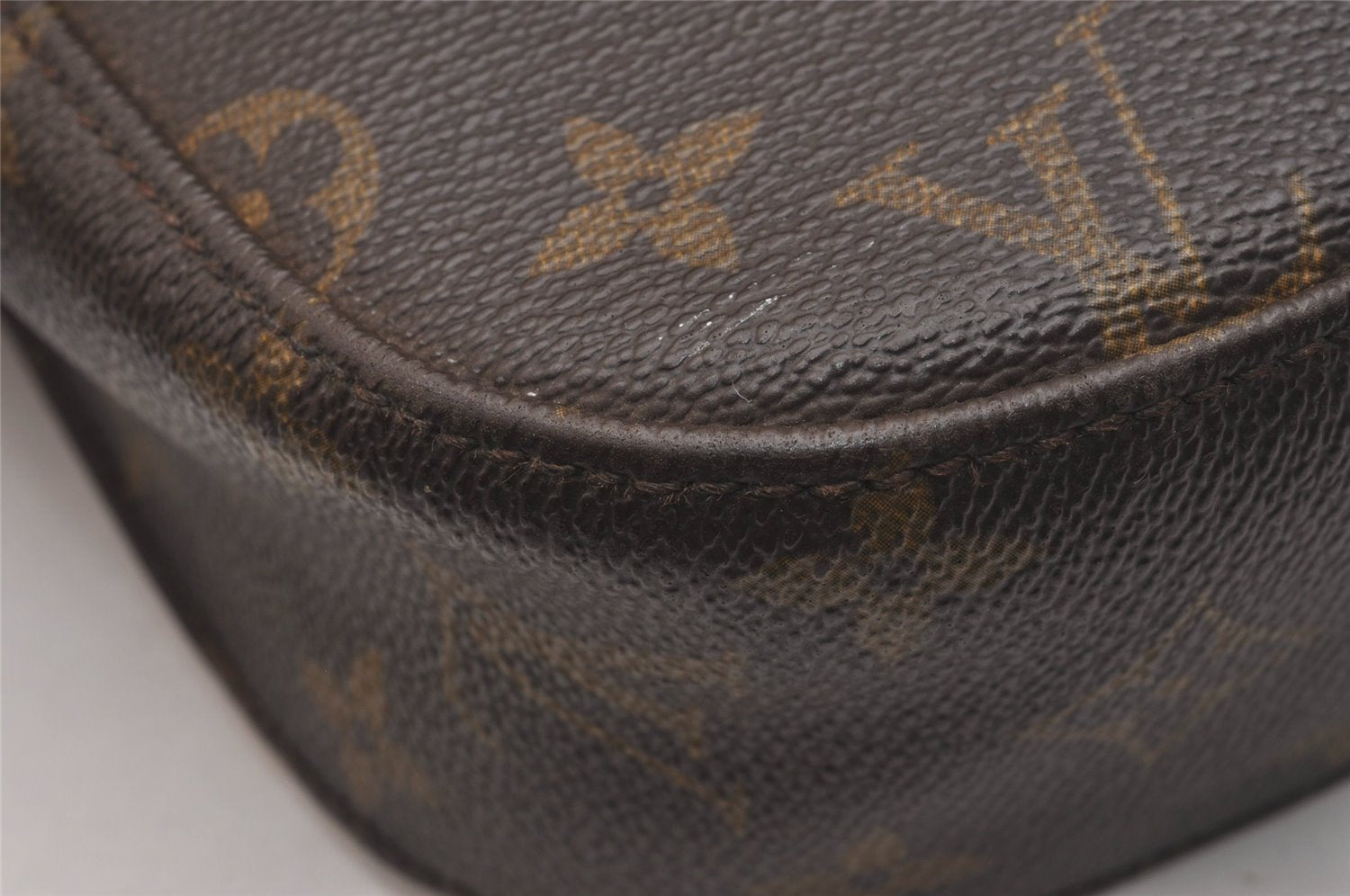 Authentic Louis Vuitton Monogram Saint Cloud GM M51242 Shoulder Cross Bag 4331J