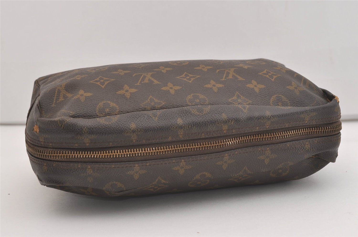 Auth Louis Vuitton Monogram Trousse Toilette 28 Clutch Hand Bag M47522 LV 4334J