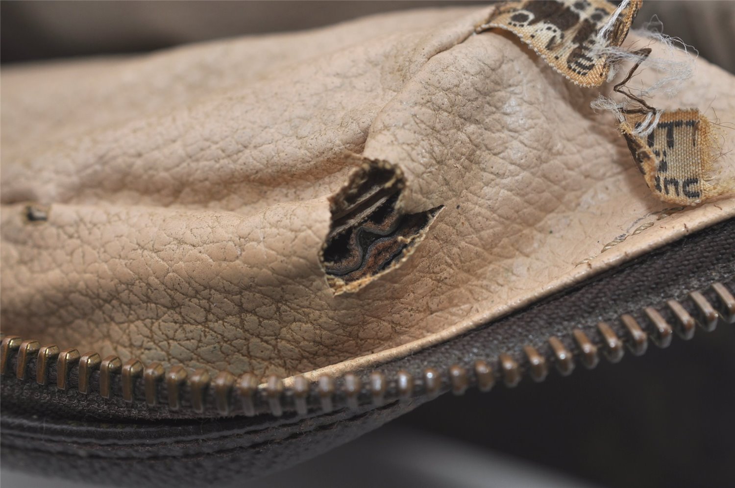 Auth Louis Vuitton Monogram Trousse Toilette 28 Clutch Hand Bag M47522 LV 4334J