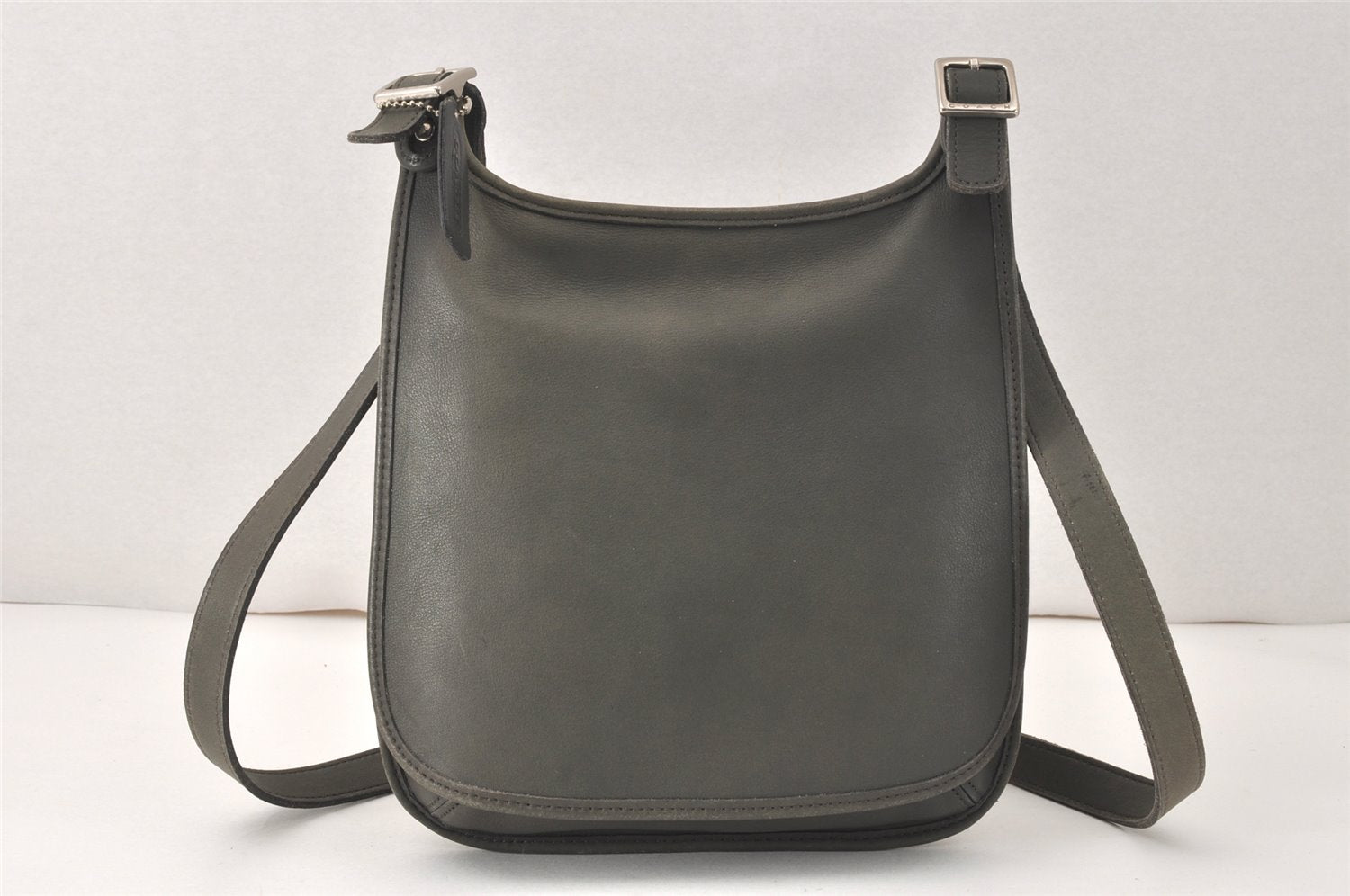 Authentic OLD COACH Vintage Shoulder Cross Bag Leather 9135 Khaki Green 4334K