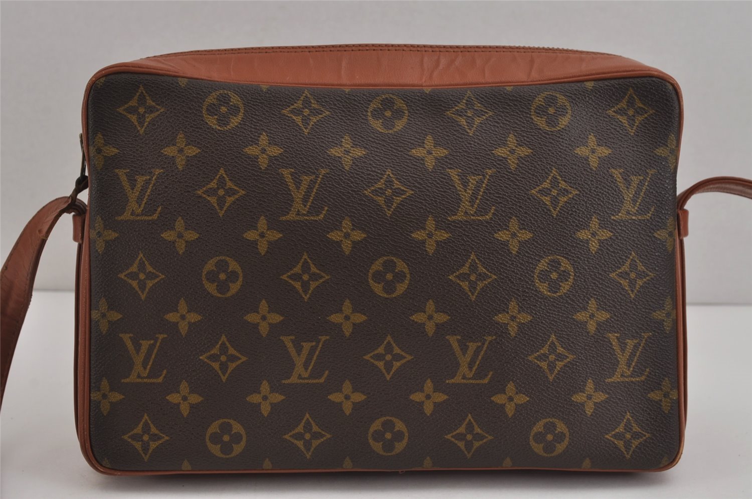 Authentic Louis Vuitton Monogram Sac Bandouliere 30 Shoulder Bag Old Model 4337J