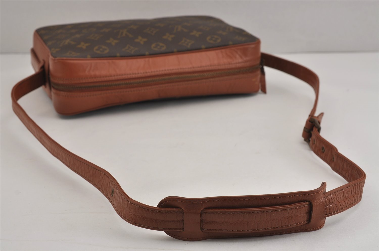 Authentic Louis Vuitton Monogram Sac Bandouliere 30 Shoulder Bag Old Model 4337J