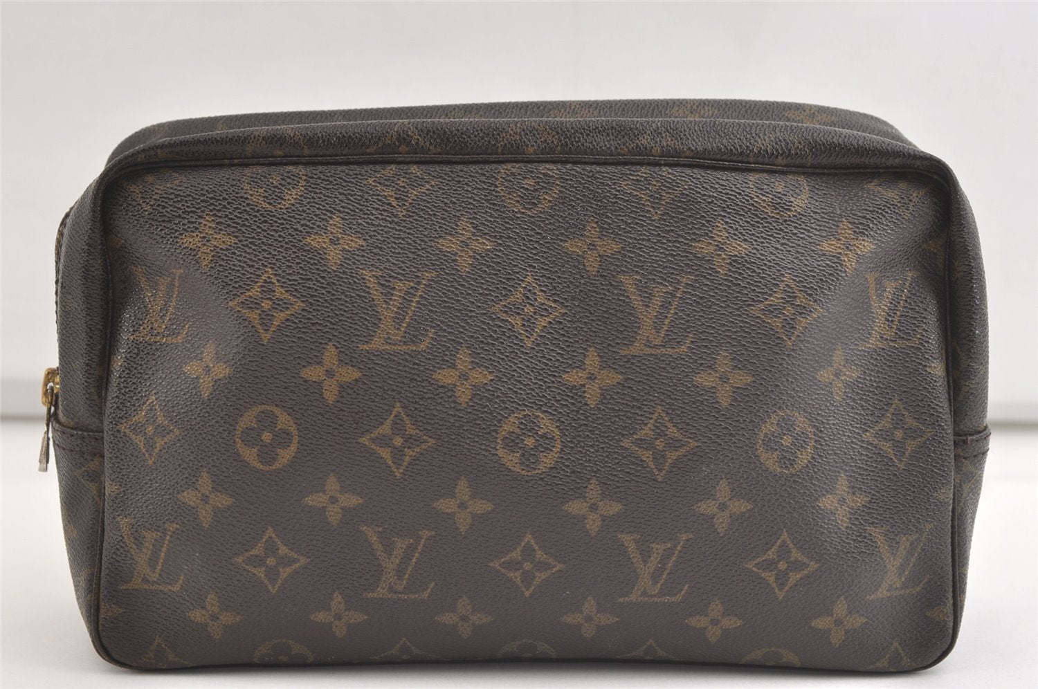 Auth Louis Vuitton Monogram Trousse Toilette 28 Clutch Hand Bag M47522 LV 4338K