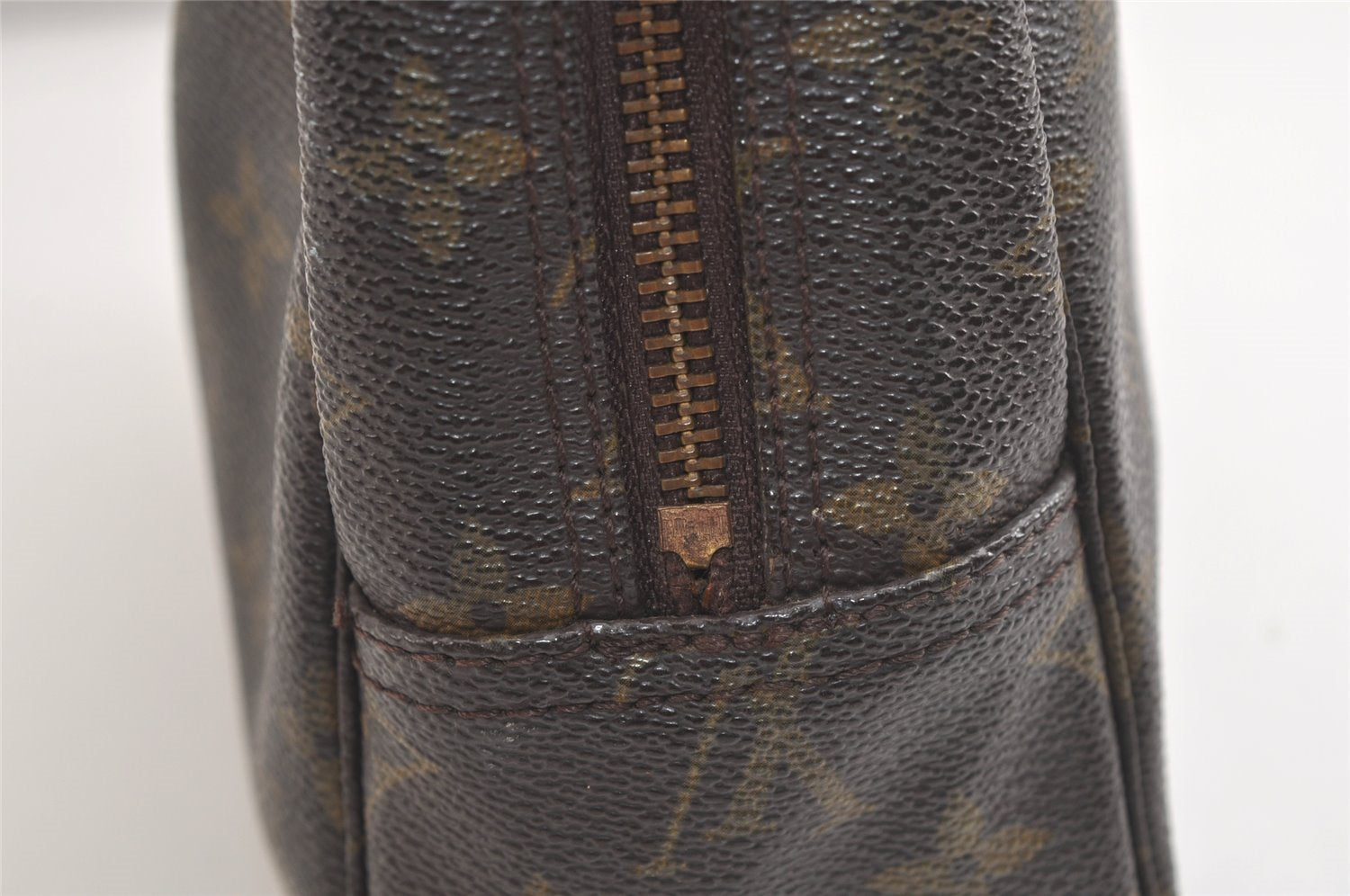 Auth Louis Vuitton Monogram Trousse Toilette 28 Clutch Hand Bag M47522 LV 4338K