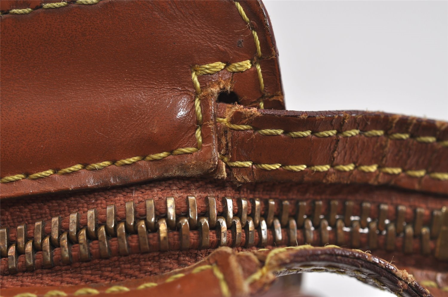 Authentic Louis Vuitton Epi Pochette Homme Clutch Bag Brown M52528 Junk 4339J